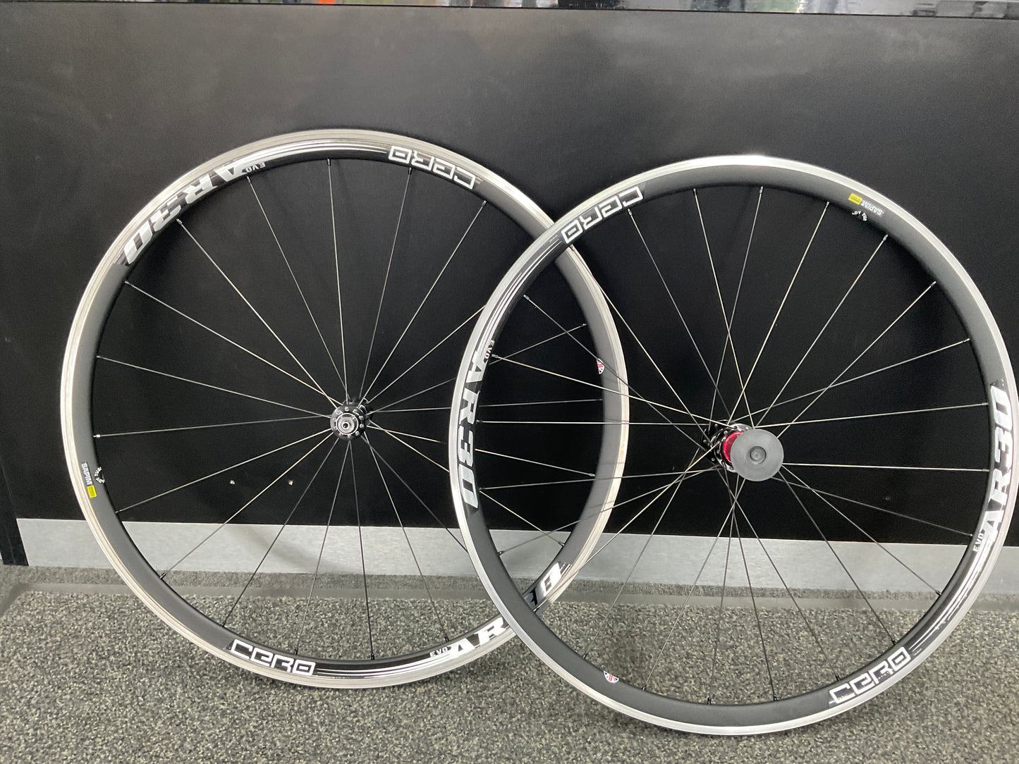 Cero AR30 Evo Wheelset ex demo wheel sale perfect running , cosmetic marks only . Run true and ride like new